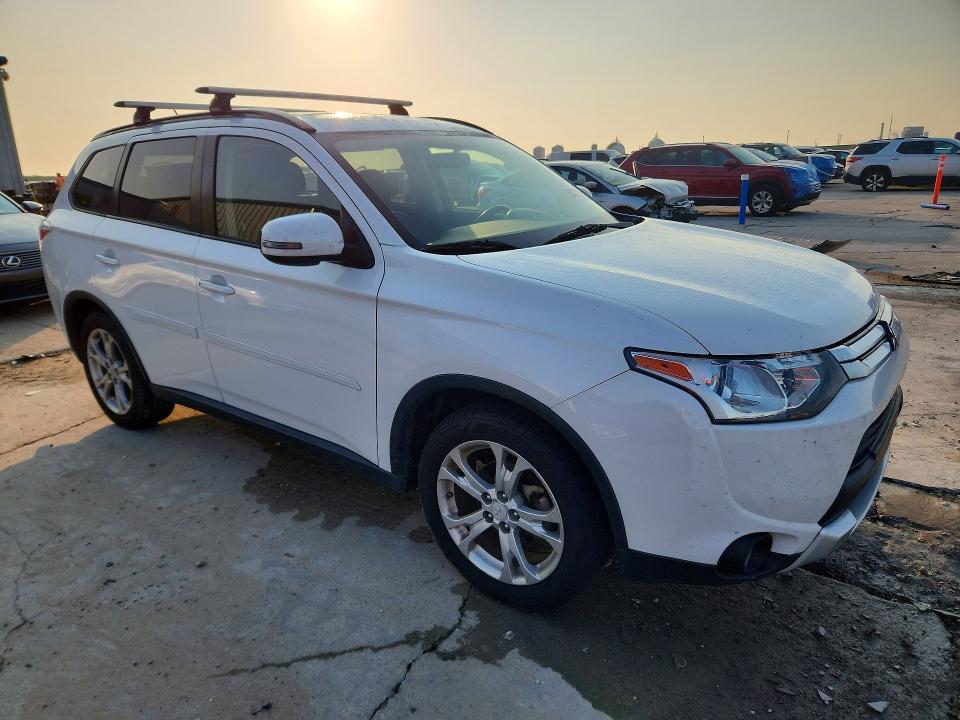 Foto 4 de la subasta – 2015 MITSUBISHI OUTLANDER con VIN JA4AD3A33FZ008658