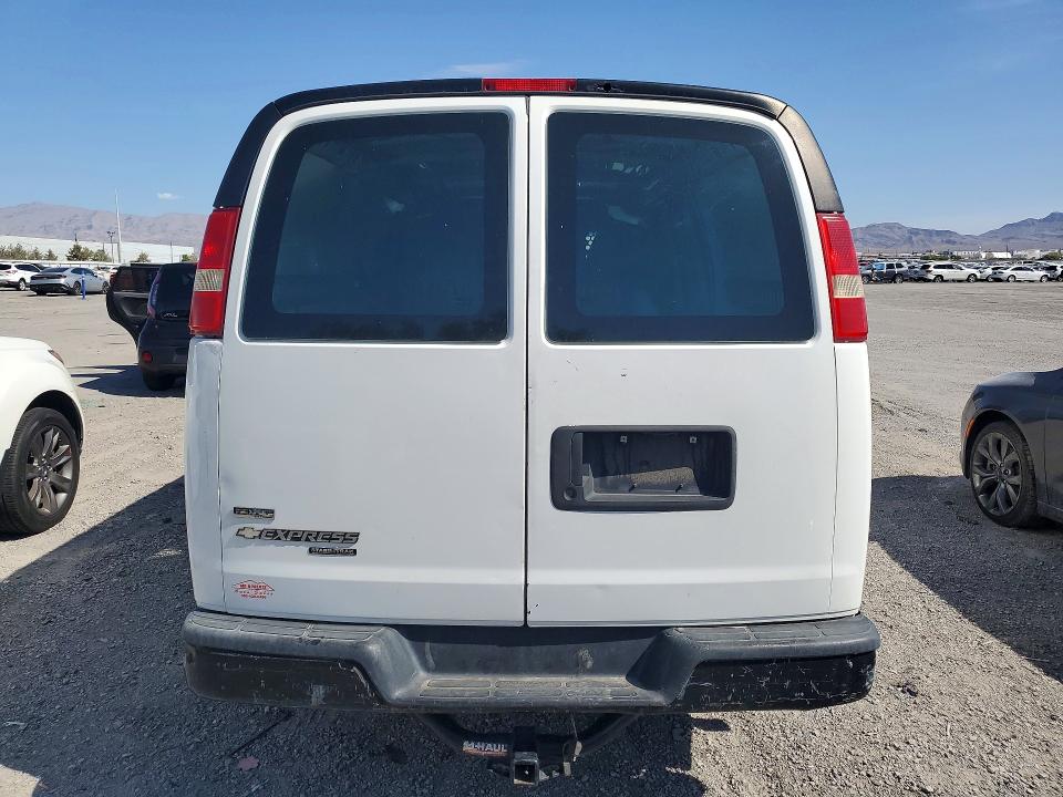 Photo 6 from auction – 2011 CHEVROLET EXPRESS G1500 with VIN 1GCSGAF40B1135061