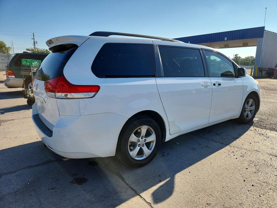 Photo 3 from auction – 2013 TOYOTA SIENNA with VIN 5TDKK3DC6DS399640
