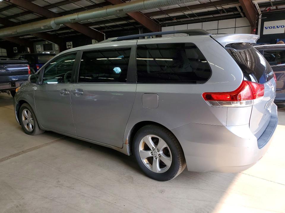 Zdjęcie 2 z aukcji – 2014 TOYOTA SIENNA z VIN 5TDKK3DC8ES421784