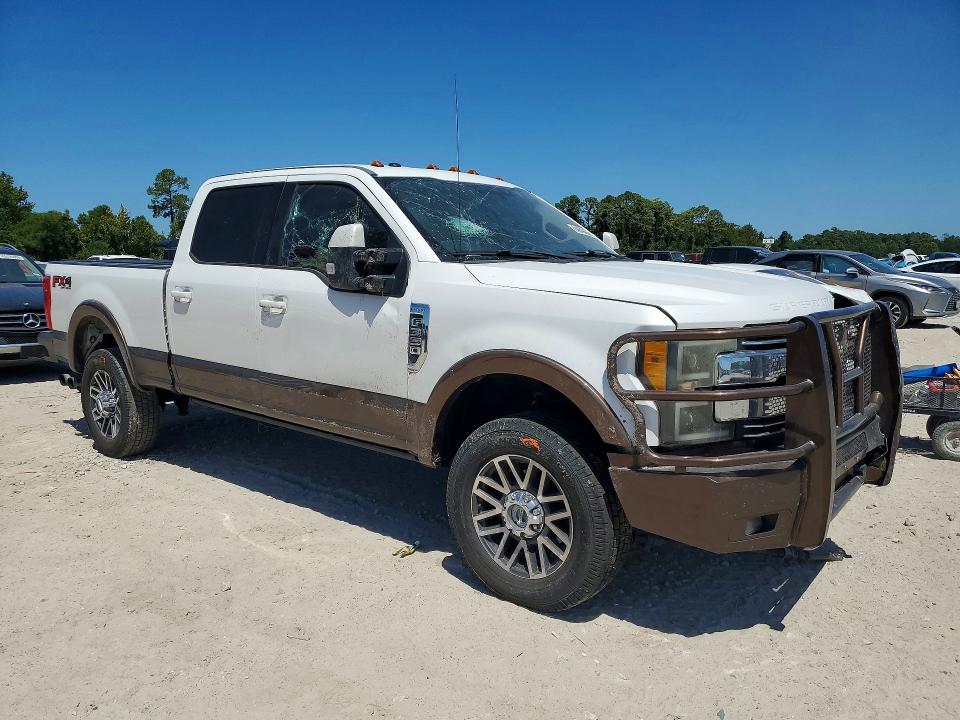 Photo 4 from auction – 2017 FORD F350 with VIN 1FT8W3BTXHEB28612