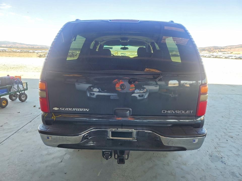 Photo 6 from auction – 2003 CHEVROLET SUBURBAN with VIN 3GNEC16TX3G157935