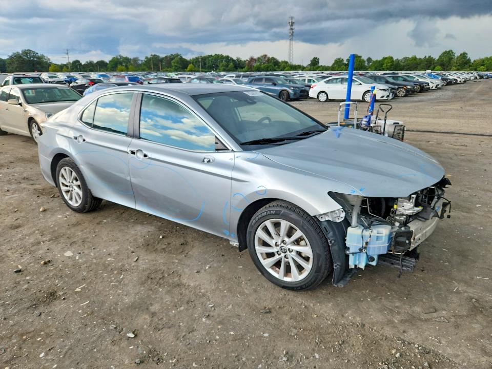 Photo 4 from auction – 2022 TOYOTA CAMRY with VIN 4T1C11AKXNU648876