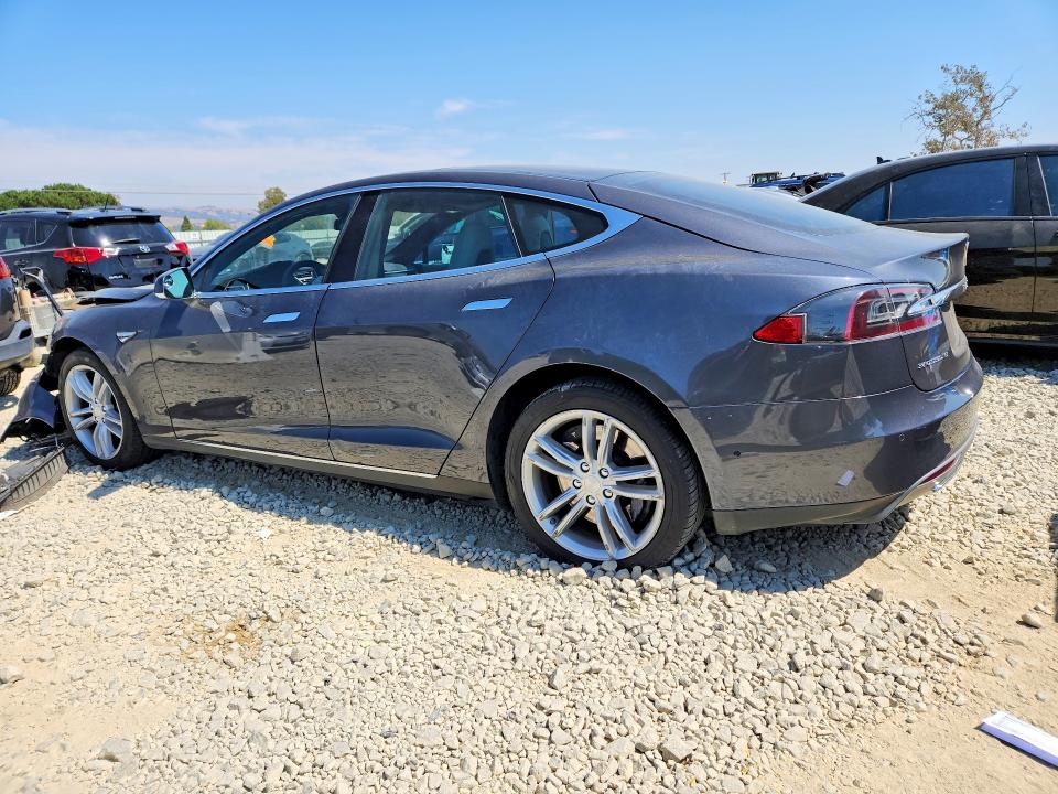 Снимка 2 от търг – 2015 TESLA MODEL S с VIN 5YJSA1E21FF111642