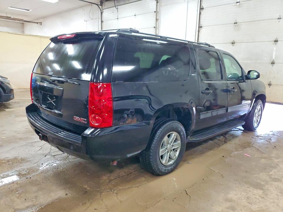 Photo 3 from auction – 2011 GMC YUKON XL with VIN 1GKS2LE39BR343089