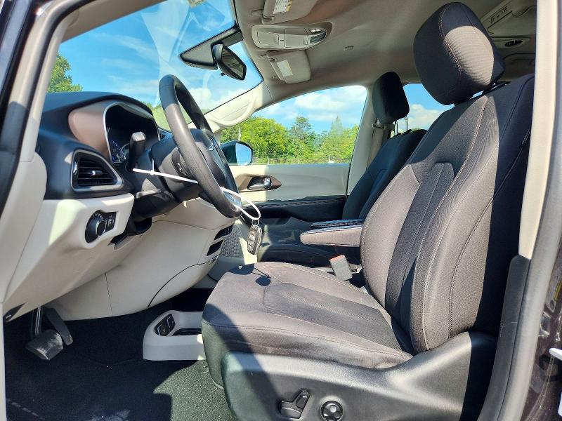 Photo 7 from auction – 2017 CHRYSLER PACIFICA with VIN 2C4RC1DG8HR713211