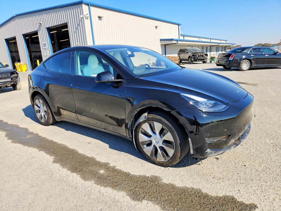Photo 4 from auction – 2023 TESLA MODEL Y with VIN 7SAYGAEE4PF640560