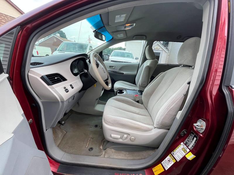 Photo 11 from auction – 2014 TOYOTA SIENNA with VIN 5TDJK3DC3ES076630