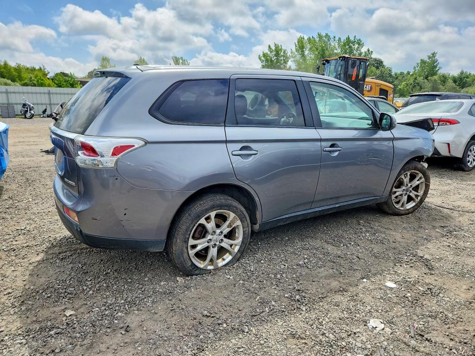 Photo 3 from auction – 2014 MITSUBISHI OUTLANDER with VIN JA4AZ3A39EZ009877
