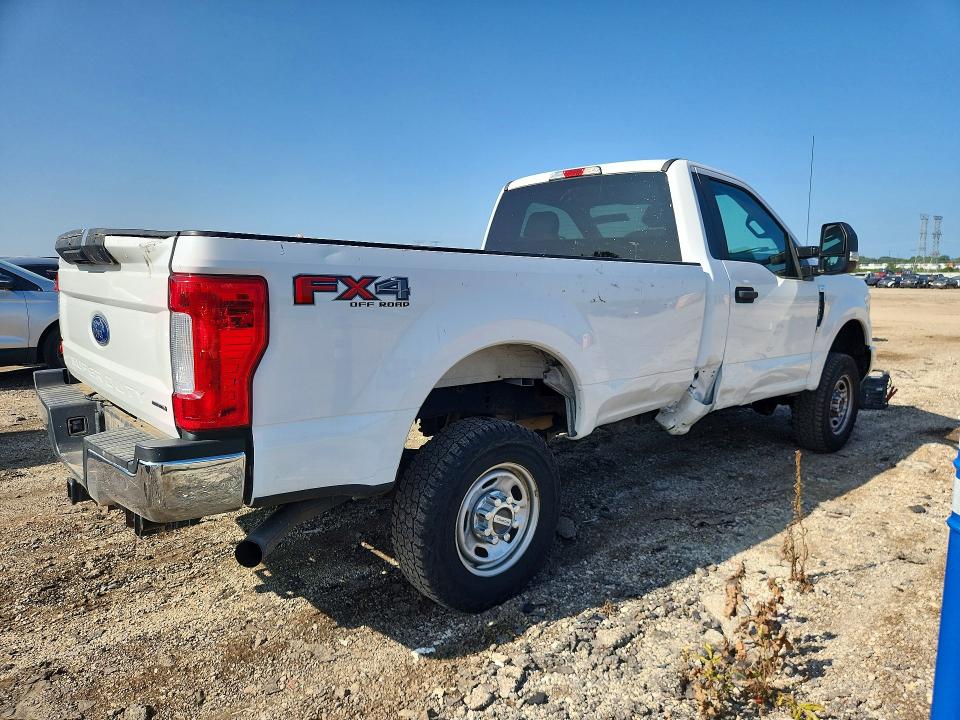 Photo 3 from auction – 2017 FORD F250 with VIN 1FTBF2B65HEE79812