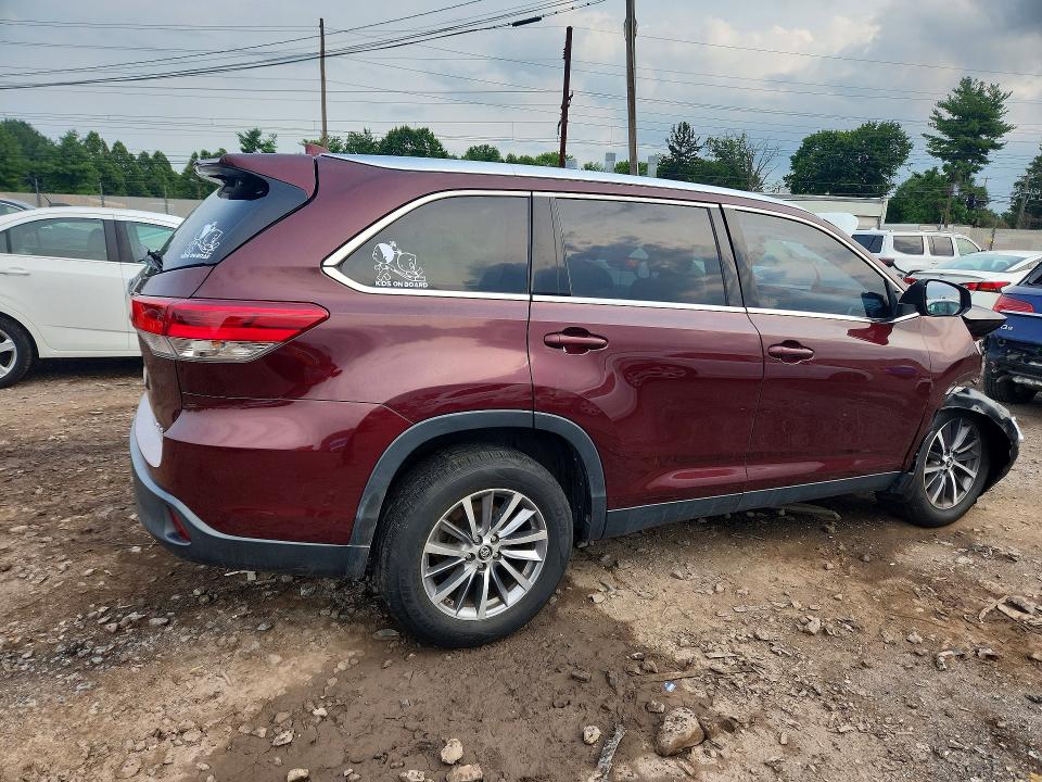 Photo 3 from auction – 2019 TOYOTA HIGHLANDER with VIN 5TDJZRFH1KS705529
