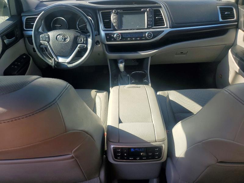 Photo 8 from auction – 2016 TOYOTA HIGHLANDER with VIN 5TDYKRFH2GS170351