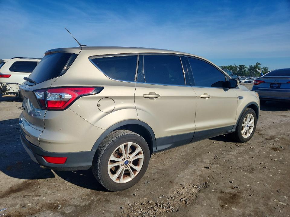 Photo 3 from auction – 2017 FORD ESCAPE with VIN 1FMCU9GD8HUE20409