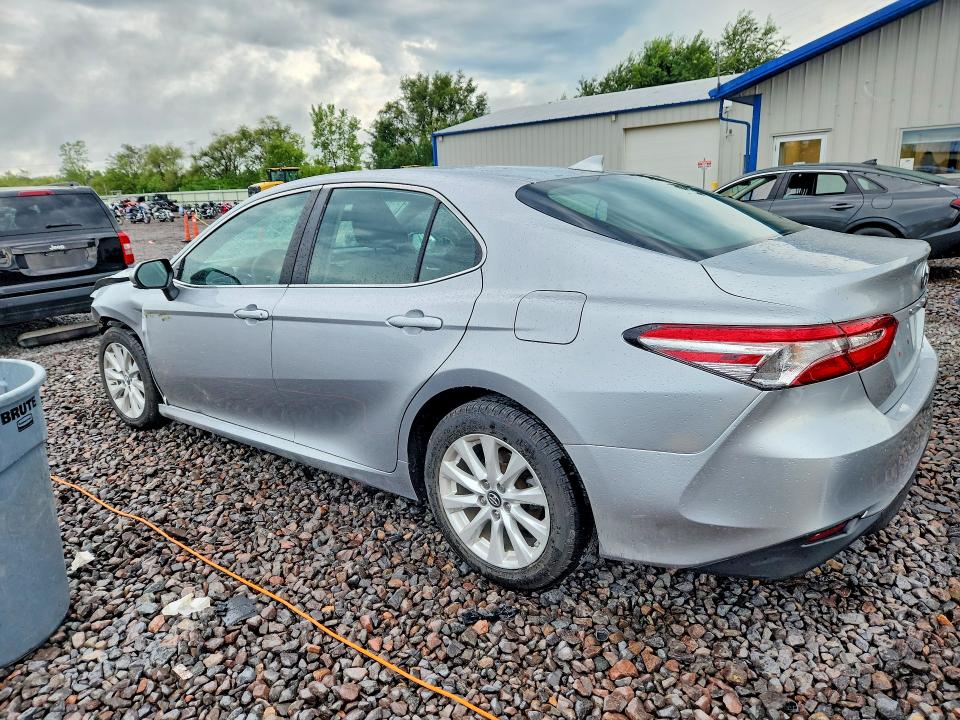 Photo 2 from auction – 2019 TOYOTA CAMRY with VIN 4T1B11HK8KU833599