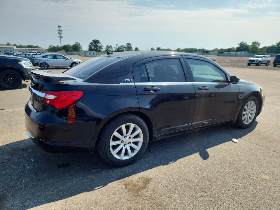 Photo 3 from auction – 2013 CHRYSLER 200 with VIN 1C3CCBBB3DN503937