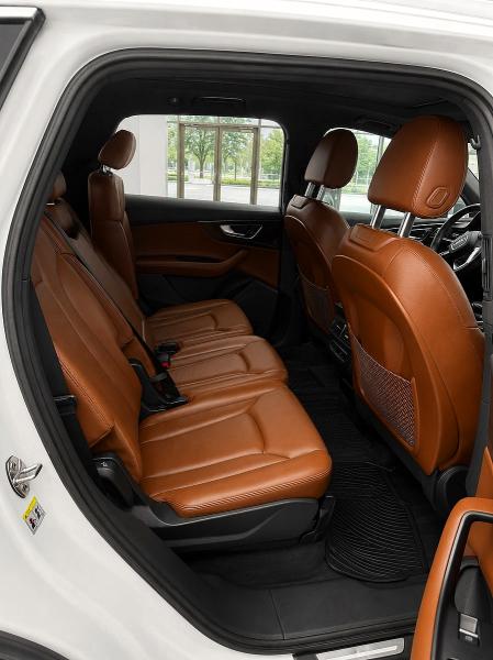 Photo 6 from auction – 2017 AUDI Q7 with VIN WA1AAAF70HD034949