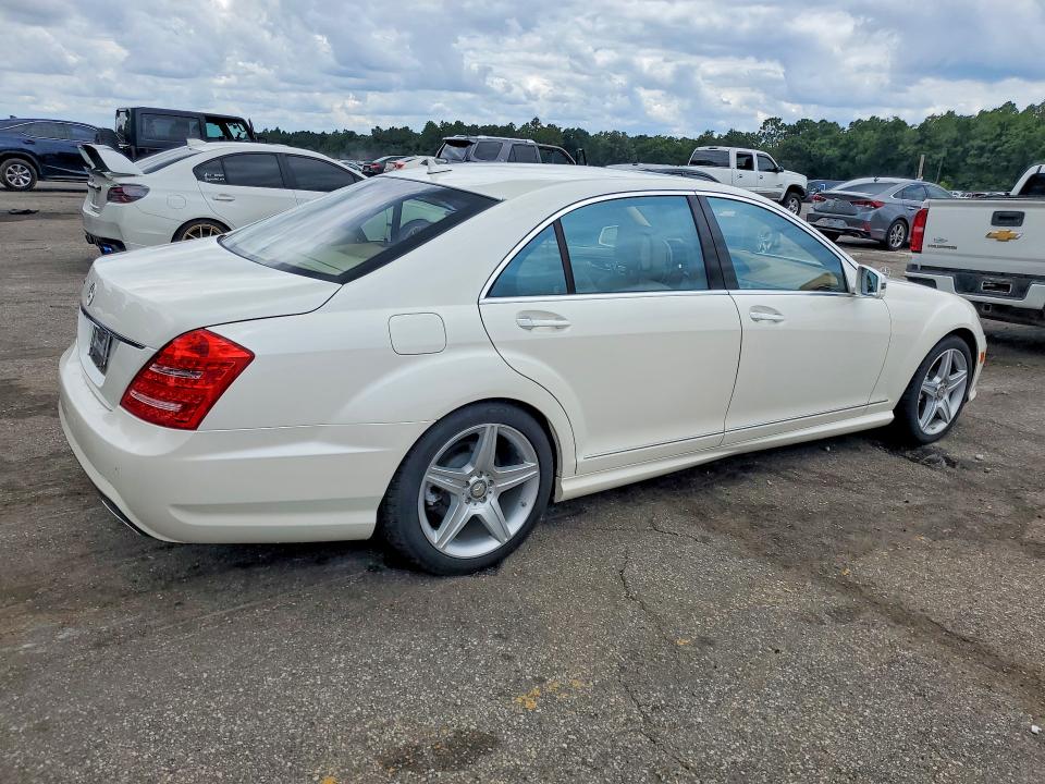 Photo 3 from auction – 2010 MERCEDES-BENZ S with VIN WDDNG7BB2AA328711