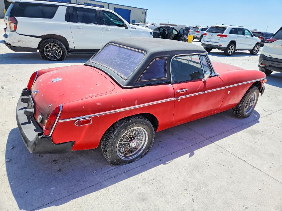 Photo 3 from auction – 1977 MG MGB with VIN GHN5UH426129G