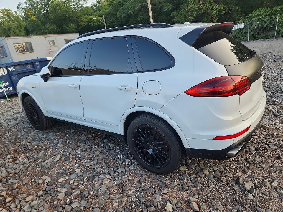 صورة رقم 2 من المزاد - 2017 PORSCHE CAYENNE مع VIN WP1AE2A25HLA71480
