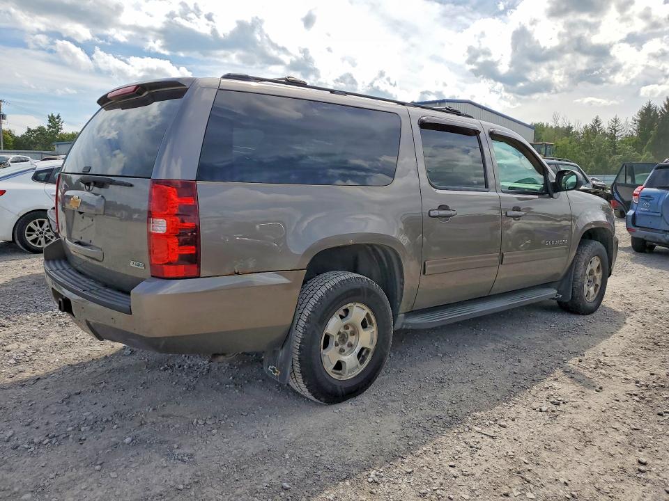 Photo 3 from auction – 2012 CHEVROLET SUBURBAN with VIN 1GNSKHE73CR116534
