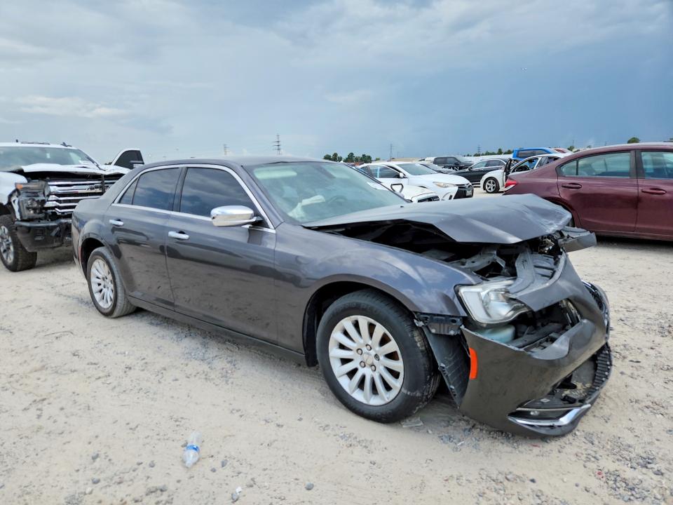 Photo 4 from auction – 2018 CHRYSLER 300 with VIN 2C3CCAEG3JH123390