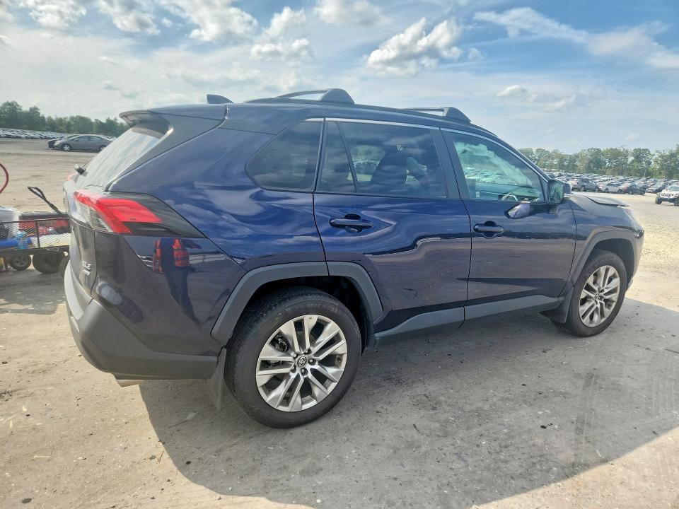 Photo 3 from auction – 2022 TOYOTA RAV4 with VIN 2T3A1RFVXNW321491