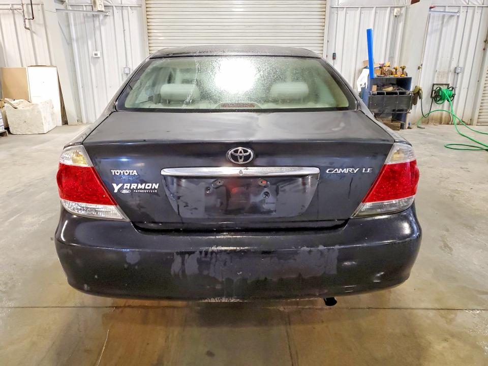 Photo 6 from auction – 2005 TOYOTA CAMRY with VIN 4T1BE32K75U091774