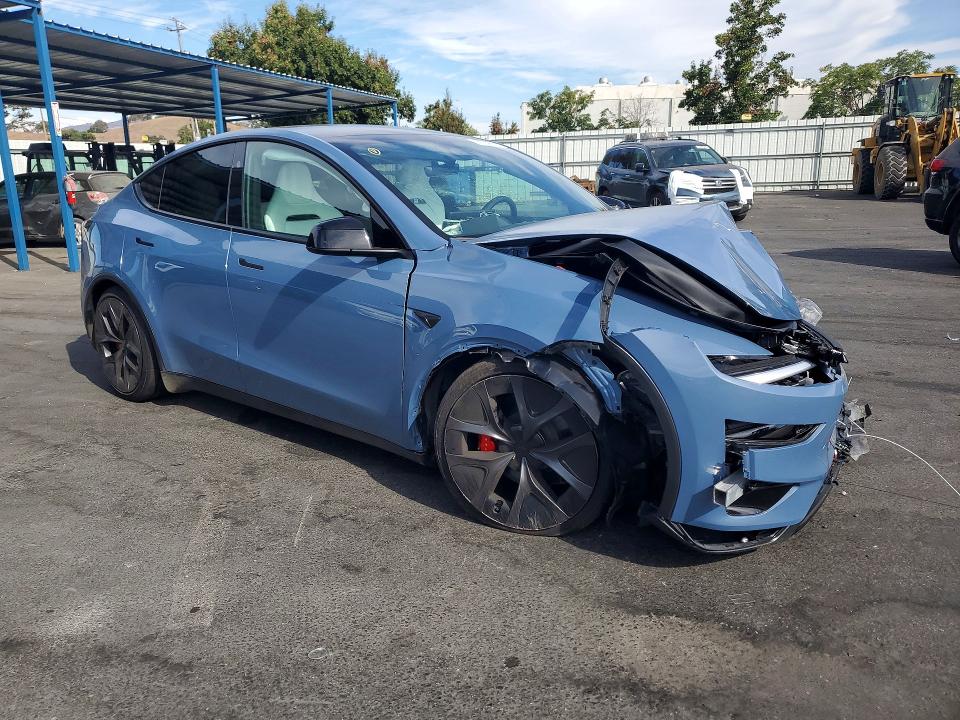 Снимка 4 от търг – 2026 TESLA MODEL Y с VIN 7SAYGDET1TA735178