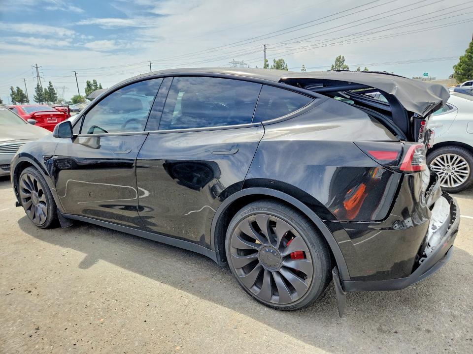 Снимка 2 от търг – 2023 TESLA MODEL Y с VIN 7SAYGDEF2PF659683