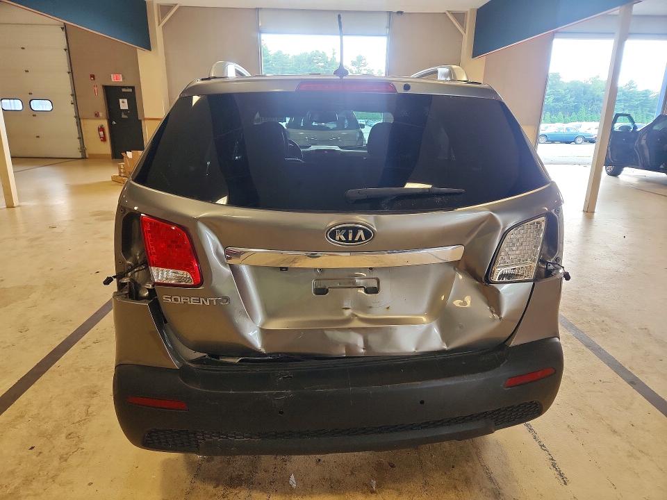 Photo 6 from auction – 2011 KIA SORENTO with VIN 5XYKTDA14BG046989
