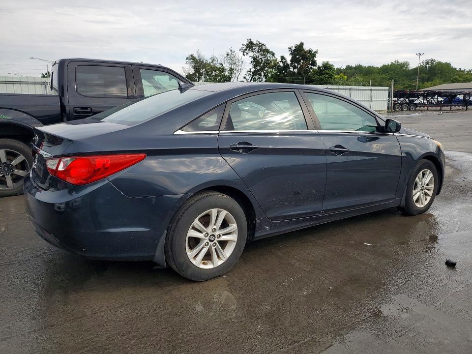 Photo 3 from auction – 2011 HYUNDAI SONATA with VIN 5NPEB4AC5BH129373