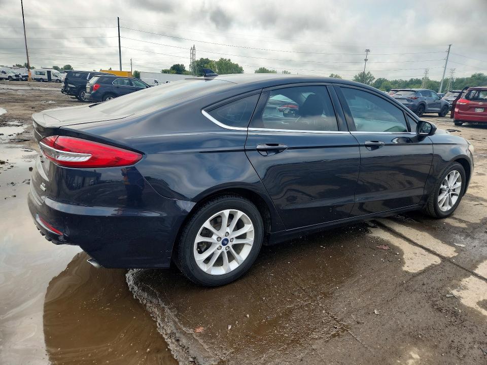 Photo 3 from auction – 2020 FORD FUSION with VIN 3FA6P0HD9LR260937