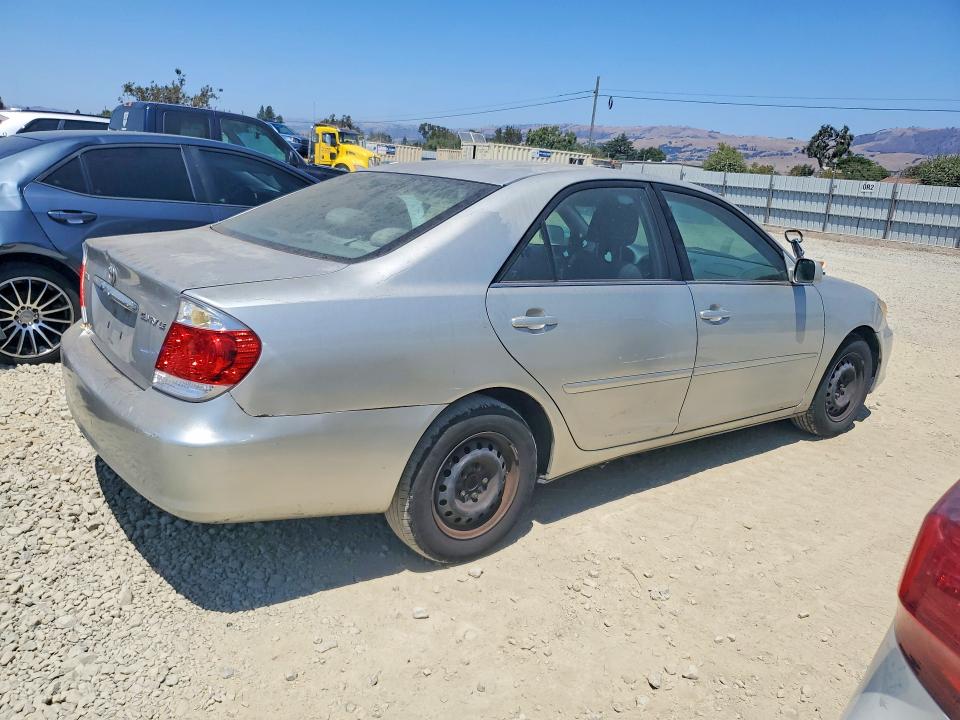 Photo 3 from auction – 2005 TOYOTA CAMRY with VIN 4T1BE32K05U028421