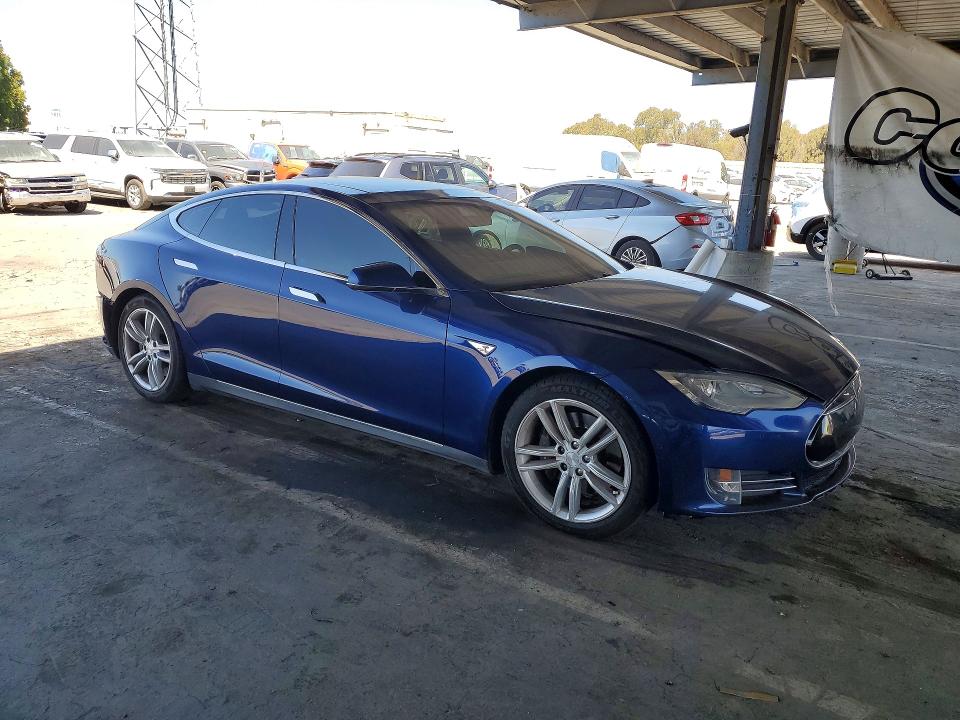 Photo 4 from auction – 2015 TESLA MODEL S with VIN 5YJSA1E25FF119758