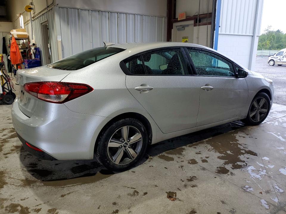 Zdjęcie 3 z aukcji – 2018 KIA FORTE z VIN 3KPFL4A73JE253486