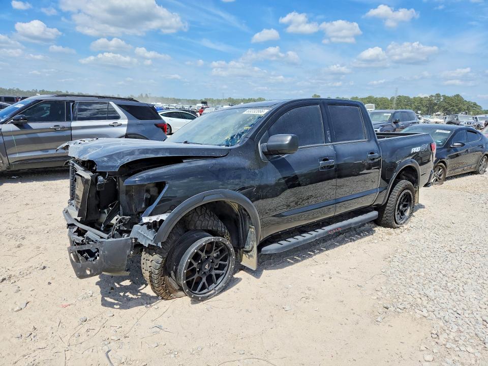 2024 NISSAN TITAN