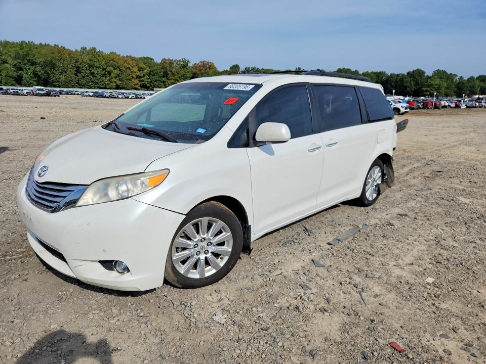 TOYOTA SIENNA 2011 مع رقم تعريف المركبة 5TDYK3DC0BS078118 - صورة من المزاد