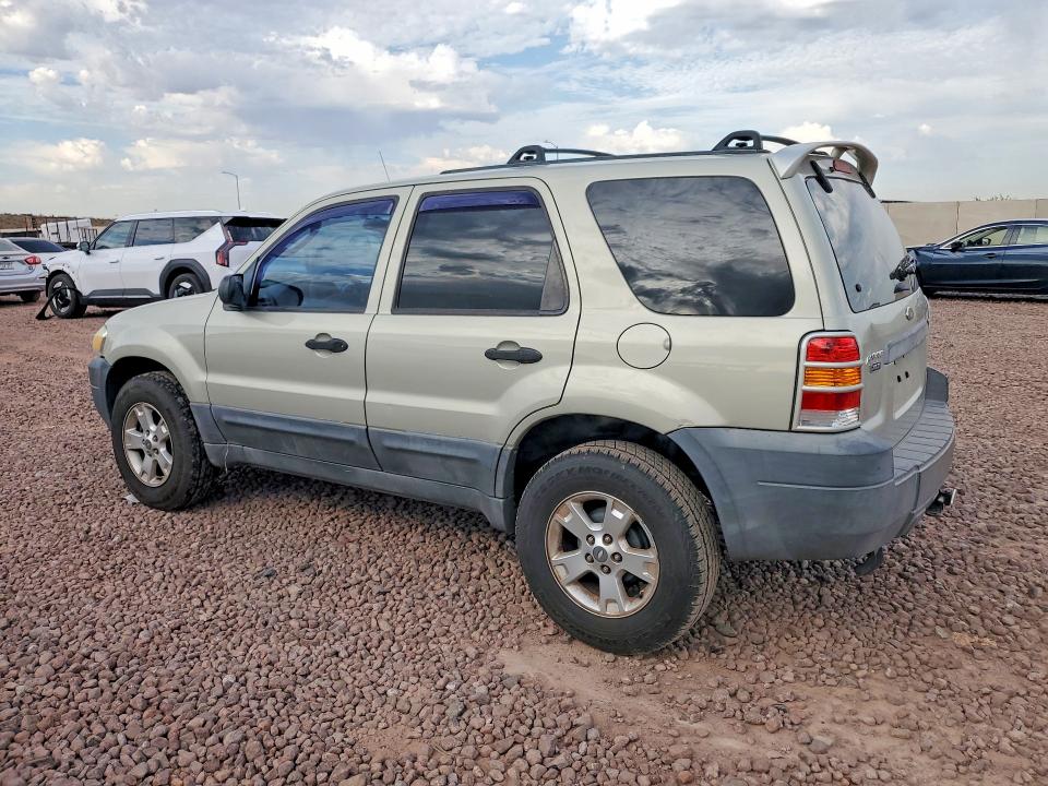Photo 2 from auction – 2005 FORD ESCAPE with VIN 1FMCU03195KE49111