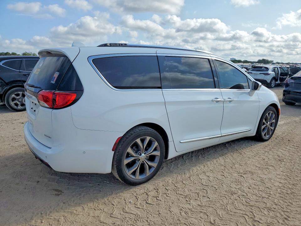 Photo 3 from auction – 2017 CHRYSLER PACIFICA with VIN 2C4RC1GG4HR530920