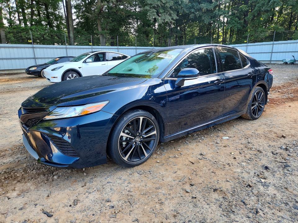 Photo 1 from auction – 2019 TOYOTA CAMRY with VIN 4T1B61HK7KU282969