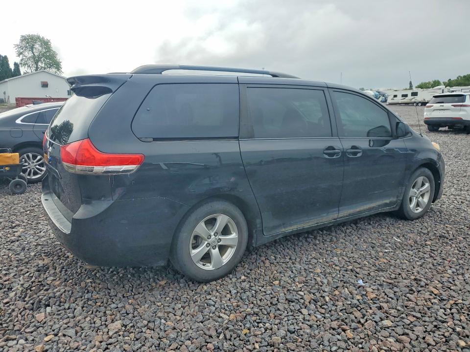 Photo 3 from auction – 2014 TOYOTA SIENNA with VIN 5TDKK3DC8ES454395
