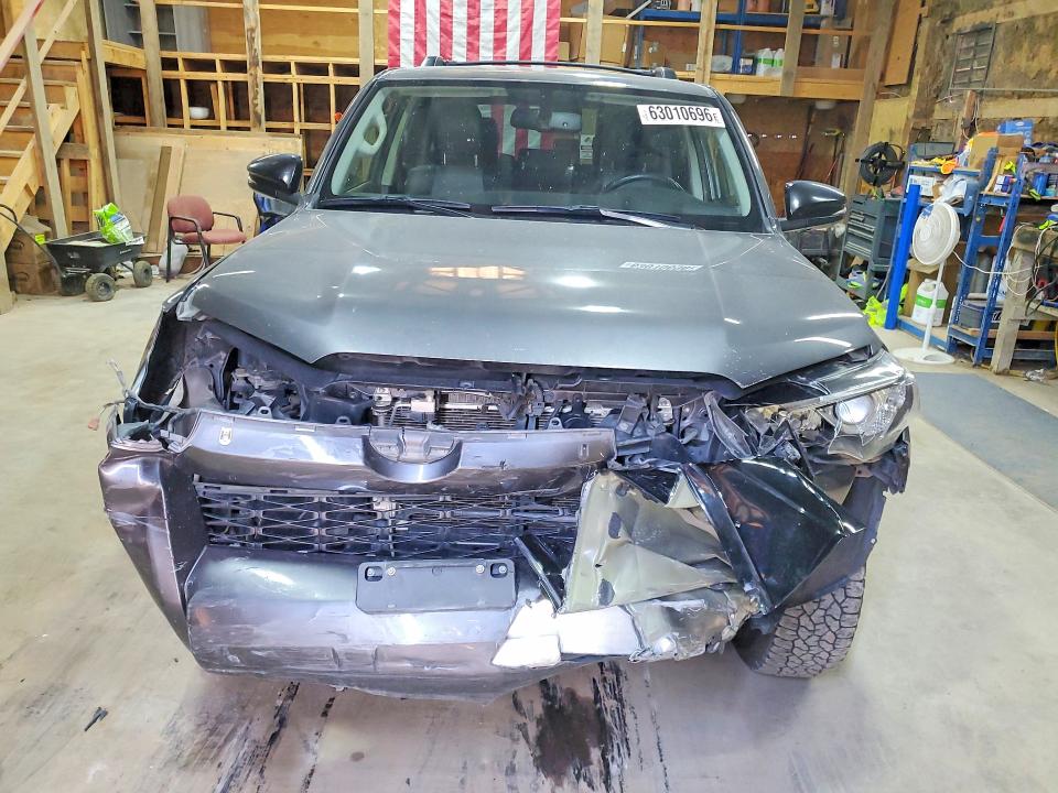 Photo 5 from auction – 2019 TOYOTA 4RUNNER with VIN JTEBU5JR6K5674775