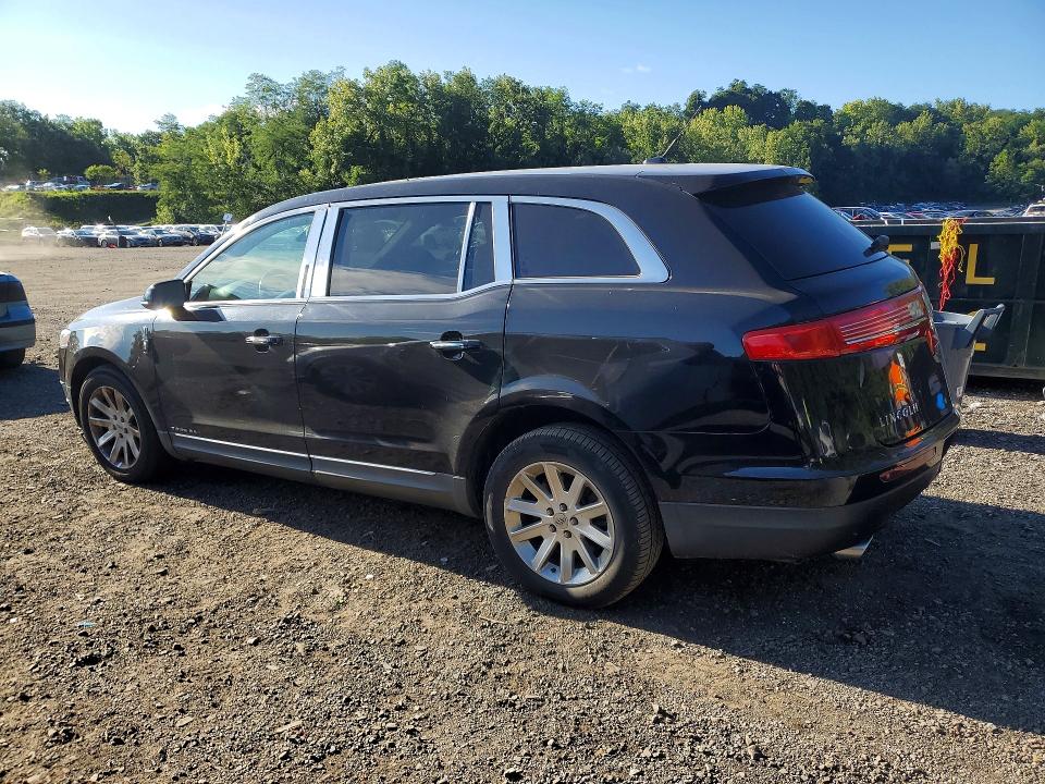 Photo 2 from auction – 2016 LINCOLN MKT with VIN 2LMHJ5NK8GBL00384
