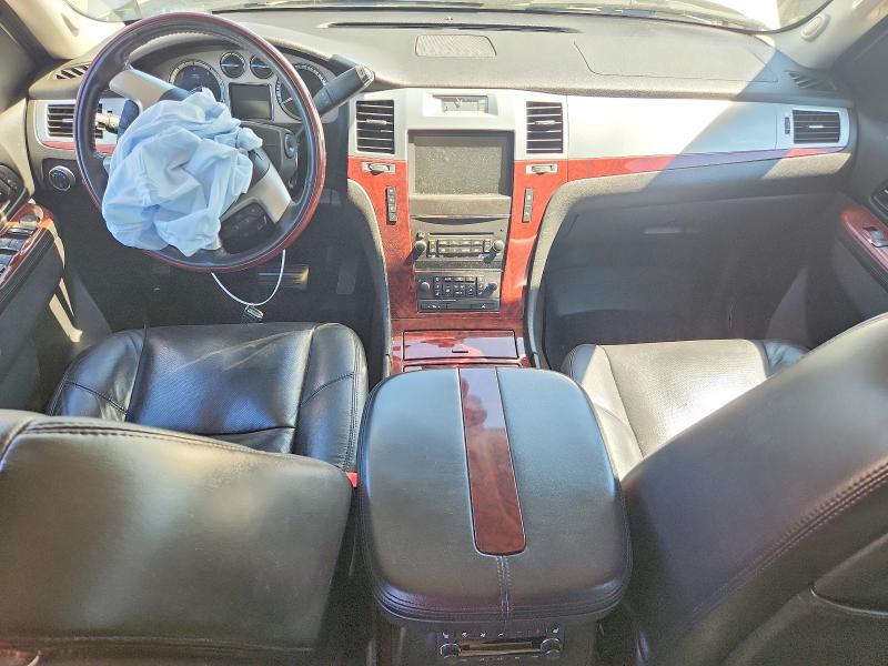 Photo 8 from auction – 2011 CADILLAC ESCALADE with VIN 1GYS4CEF2BR194289