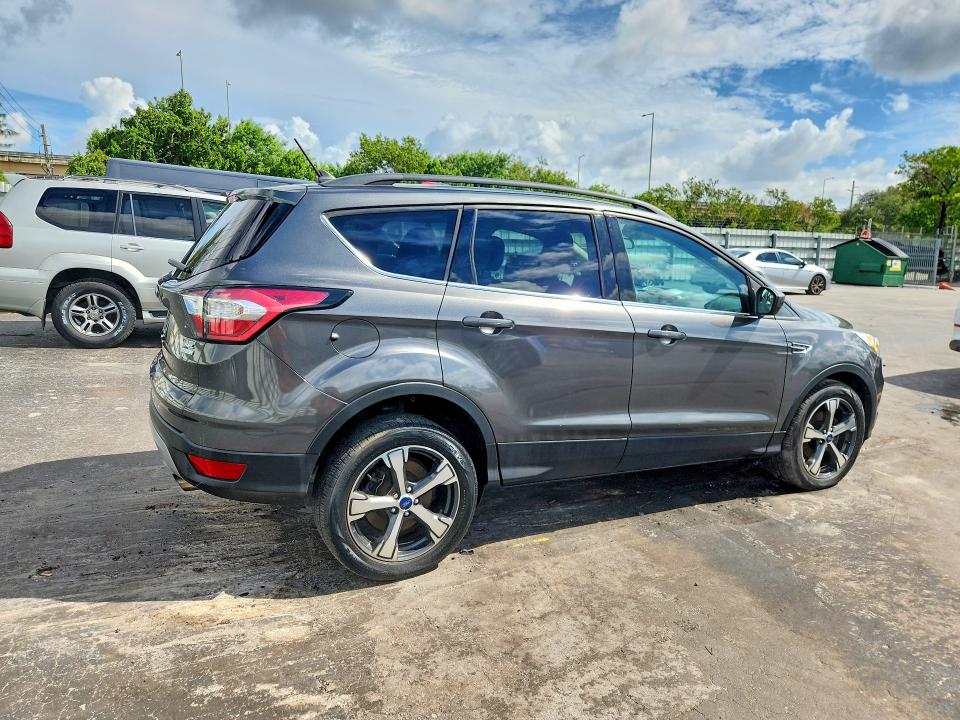 Photo 3 from auction – 2018 FORD ESCAPE with VIN 1FMCU0HD2JUA20541