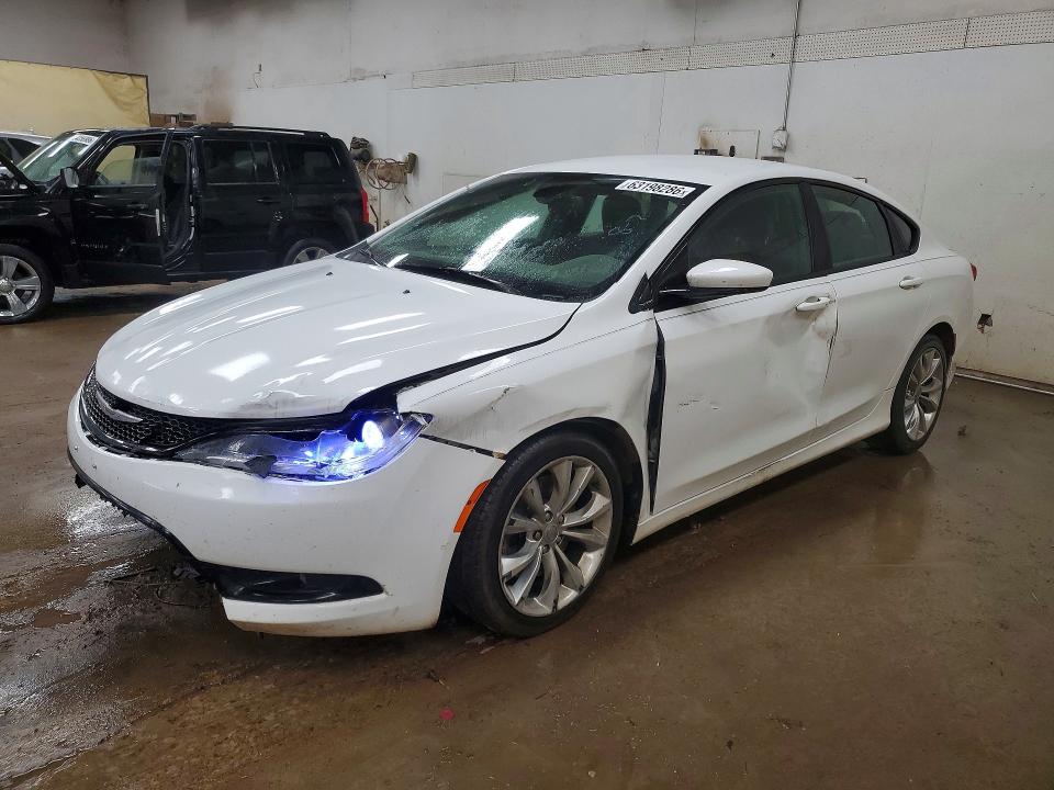 CHRYSLER 200 2015 with VIN 1C3CCCDG4FN656716 - Photo from auction