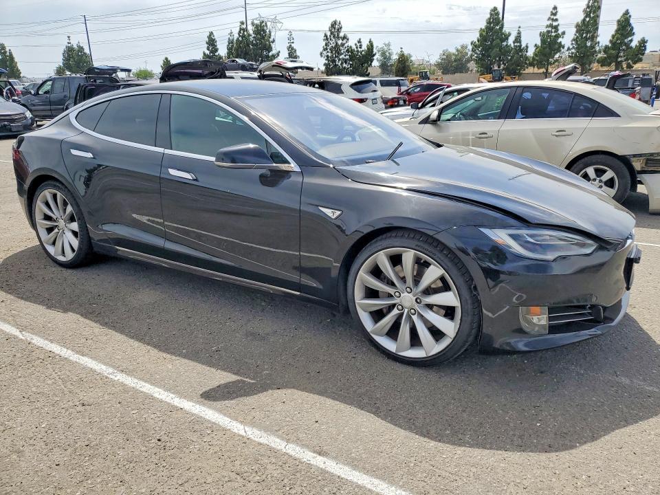 Foto 4 de la subasta – 2016 TESLA MODEL S con VIN 5YJSA1E13GF155358