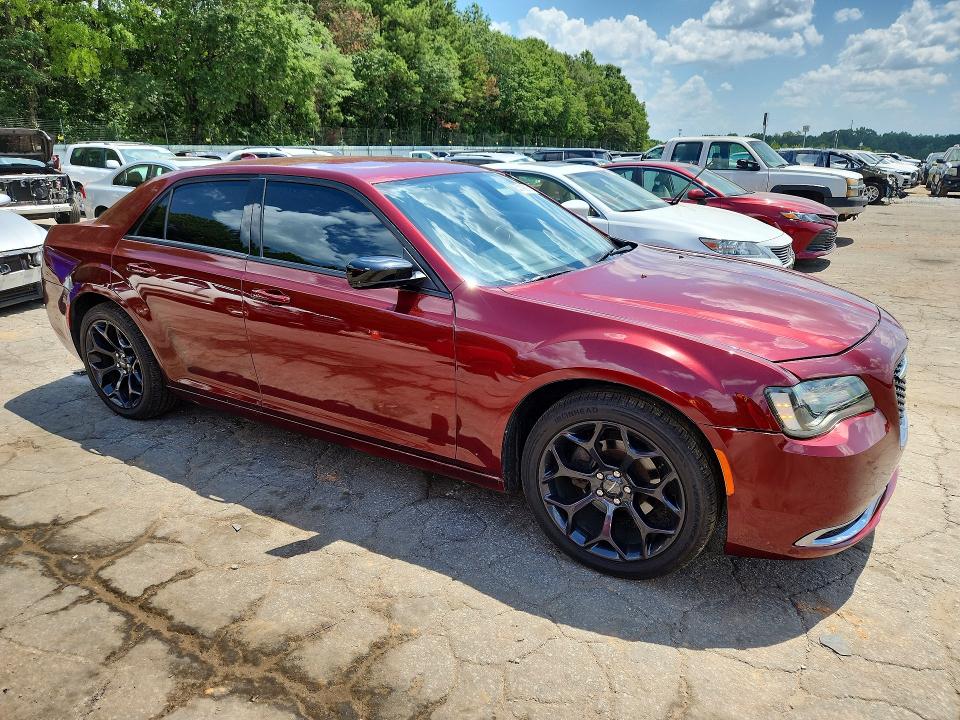 Photo 4 from auction – 2019 CHRYSLER 300 with VIN 2C3CCAAG6KH590617