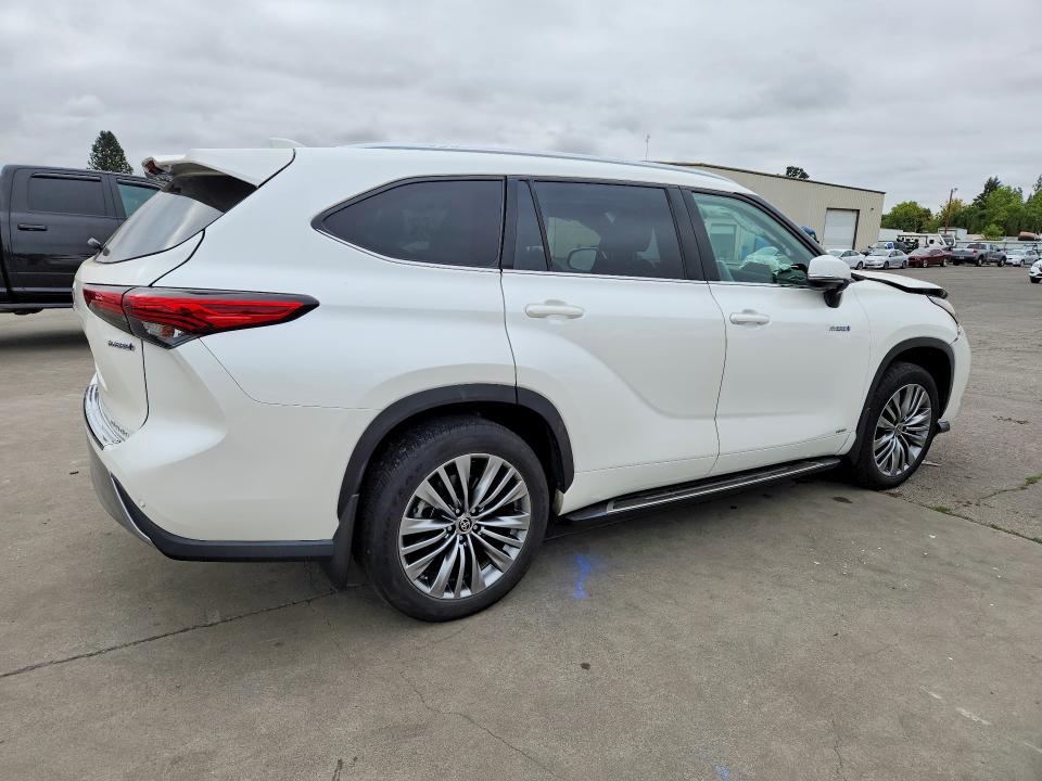 Photo 3 from auction – 2021 TOYOTA HIGHLANDER with VIN 5TDEBRCH1MS037471