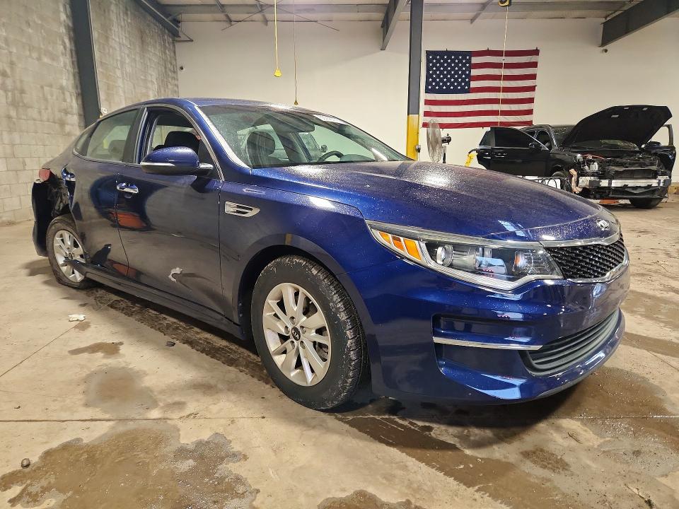 Photo 4 from auction – 2017 KIA OPTIMA with VIN 5XXGT4L38HG170491